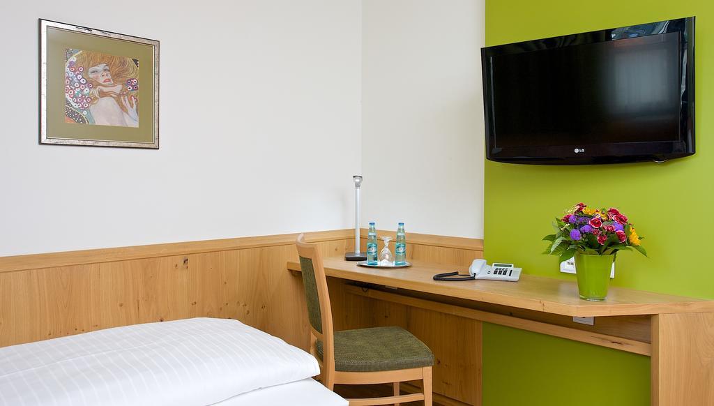 Hotel Zur Muehle Ismaning Rum bild