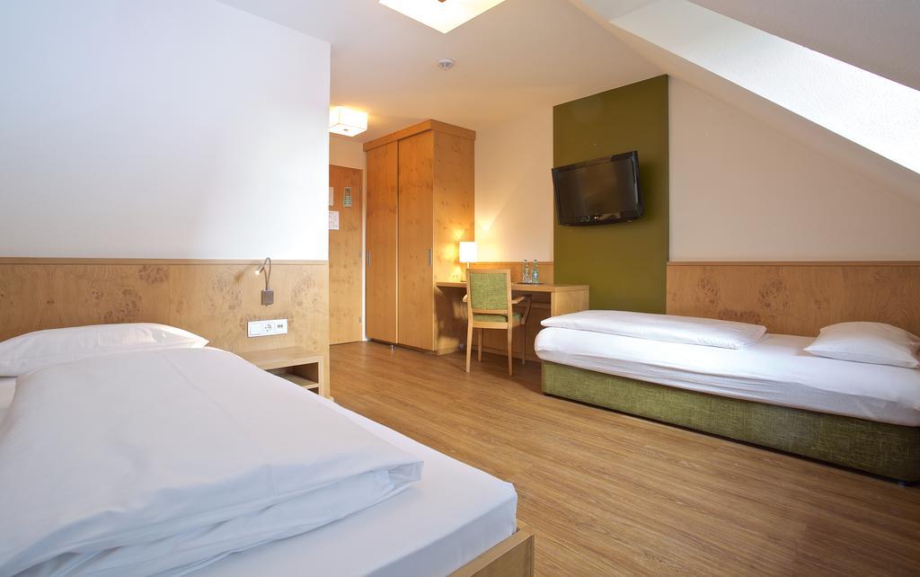 Hotel Zur Muehle Ismaning Exteriör bild