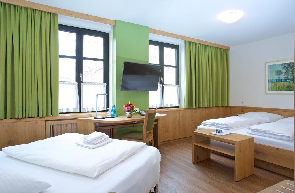 Hotel Zur Muehle Ismaning Rum bild