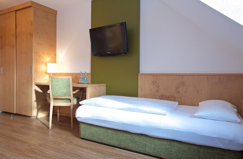 Hotel Zur Muehle Ismaning Exteriör bild